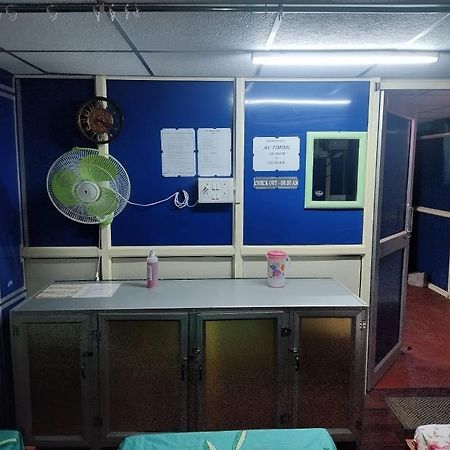Rajeswari Ac Dormitory For Indian Males Only Порт Блеър Екстериор снимка