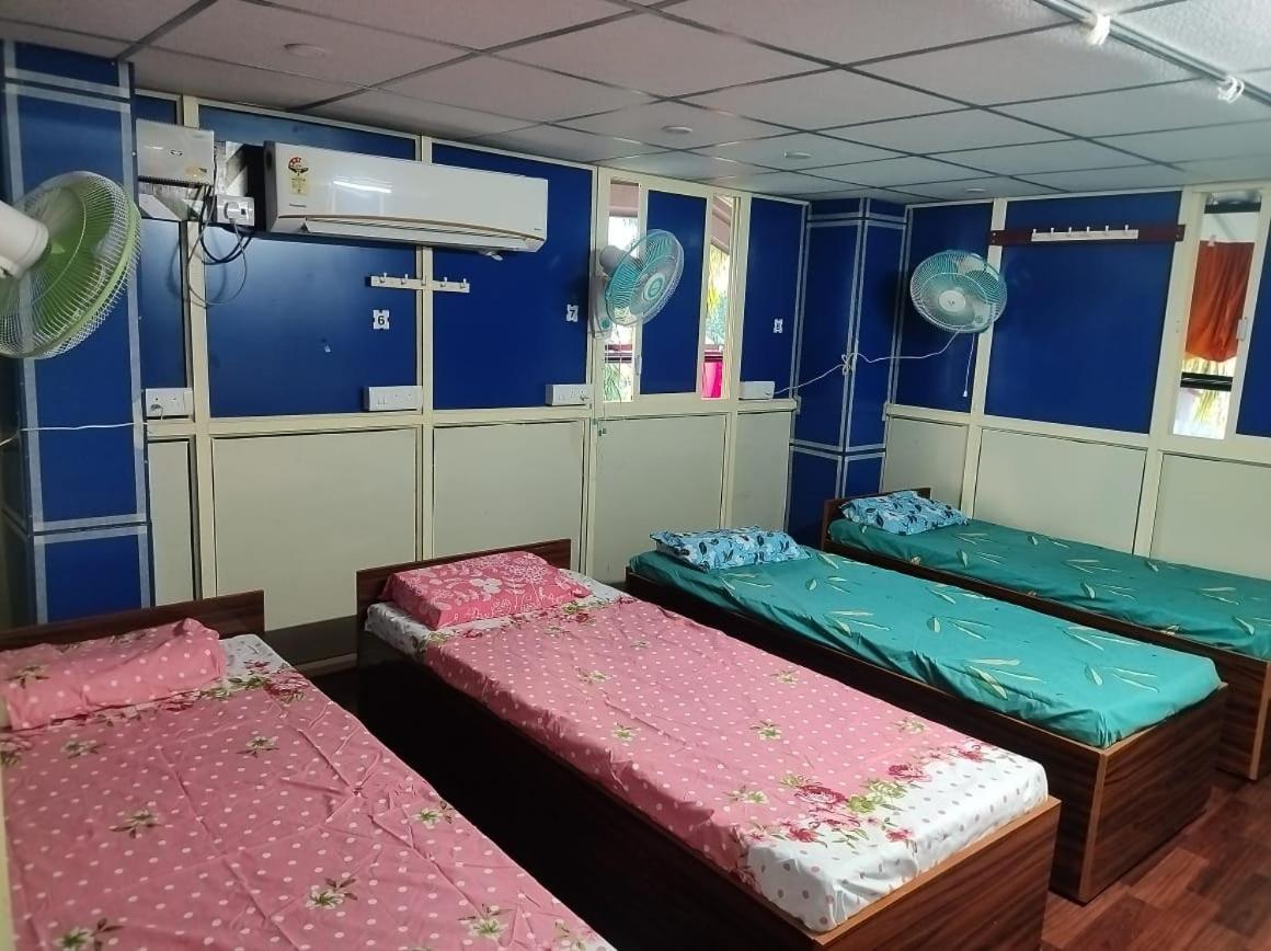 Rajeswari Ac Dormitory For Indian Males Only Порт Блеър Екстериор снимка