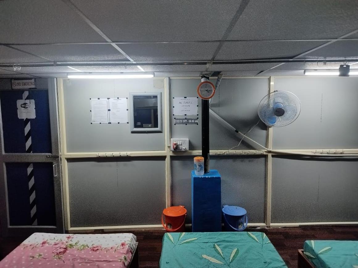 Rajeswari Ac Dormitory For Indian Males Only Порт Блеър Екстериор снимка
