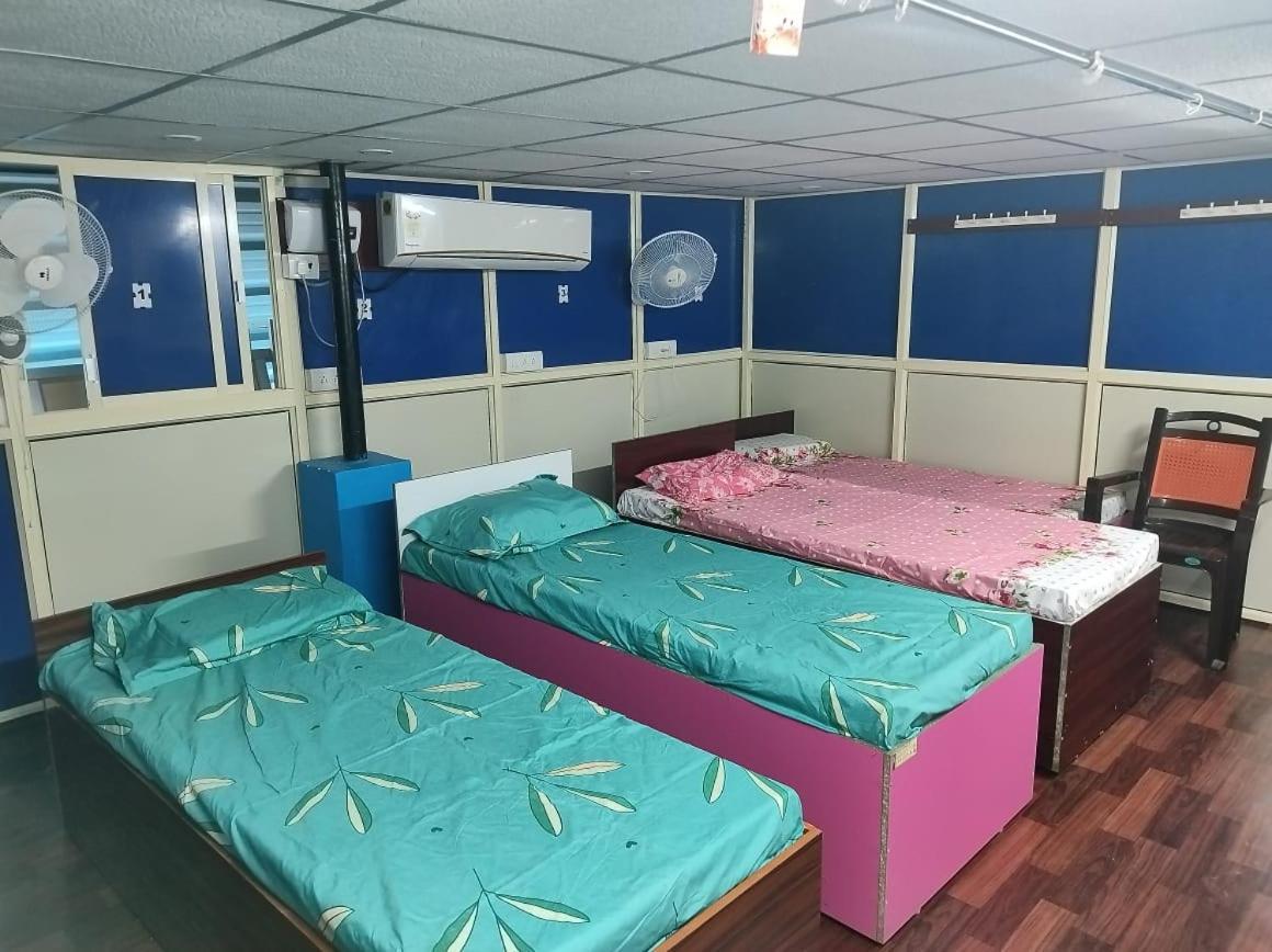 Rajeswari Ac Dormitory For Indian Males Only Порт Блеър Екстериор снимка
