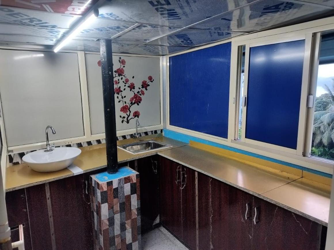 Rajeswari Ac Dormitory For Indian Males Only Порт Блеър Екстериор снимка