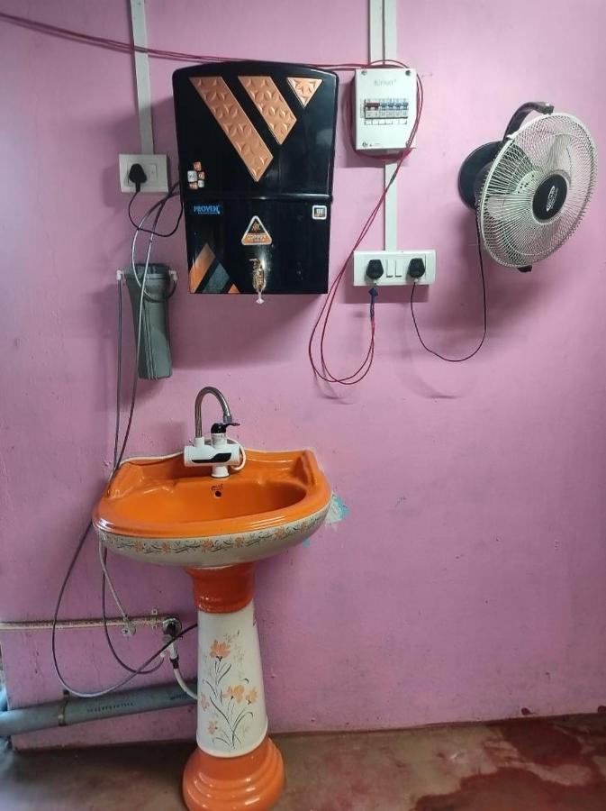 Rajeswari Ac Dormitory For Indian Males Only Порт Блеър Екстериор снимка